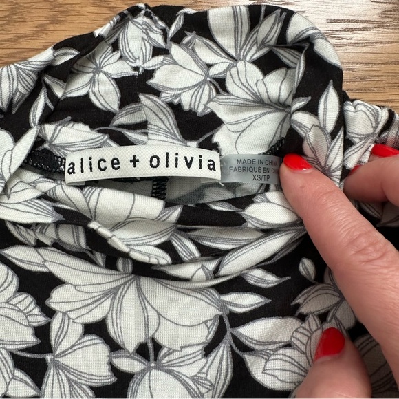 Alice + Olivia Delaina floral print top- Size XS - Picture 6 of 11